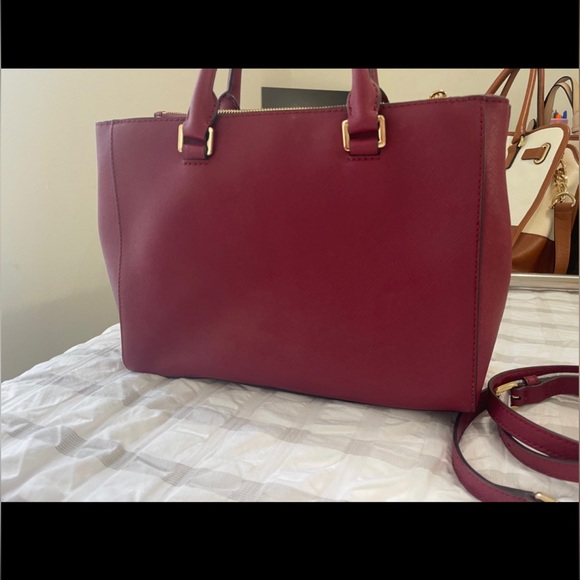 Michael kors red handbags - Picture 2 of 3
